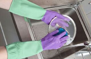 Новинка в ассортименте: латексные перчатки с длинной манжетой